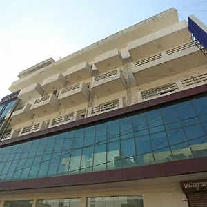 O Lakshya Hotel